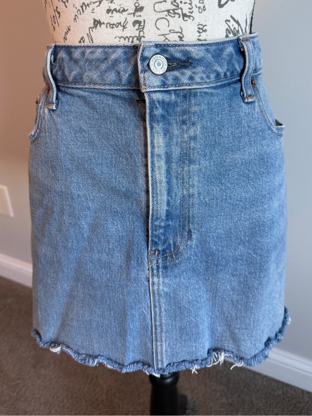 Abercrombie & Fitch Mid Rise Curve Love Denim Skirt
